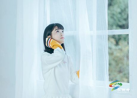 一泓清水腮带笑  浓浓少女心