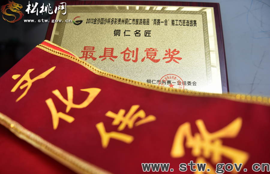 千锤百炼的苗族银饰