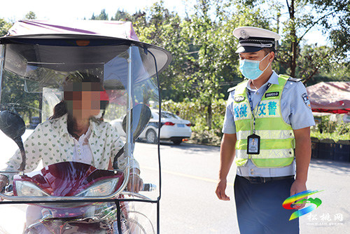 ​松桃交警大队持续开展中秋节期间交通违法行为集中整治