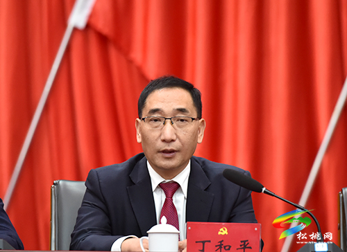 中国共产党松桃苗族自治县代表会议第一次全体会议顺利开幕