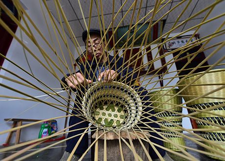 花甲老人龙秀兴：倾情竹编五十年