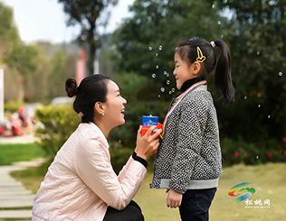 爱在举手投足间