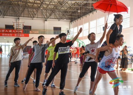 松桃抓紧排练参加全市2017年文艺调演