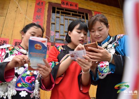 用足“苗元素” 精织“普法网”