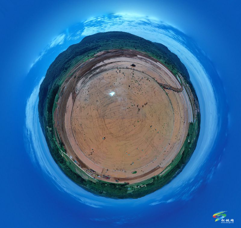 松桃盘信镇：三夏好时节 助农插秧忙