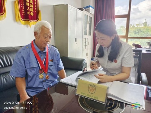 李艳：逐梦法治绽芳华