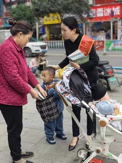 李艳：逐梦法治绽芳华