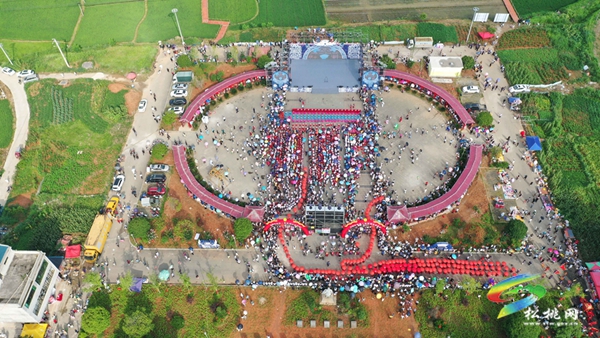 我县举办“中国苗族情人节六月六”活动