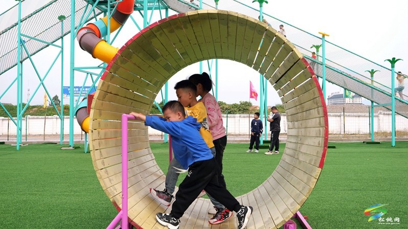 松桃国庆假期欢乐多  游乐园里人气旺