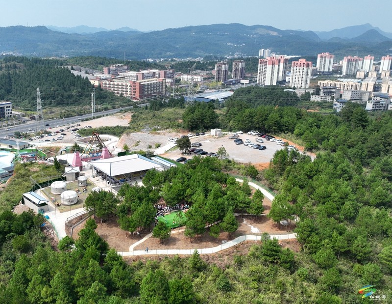 国庆嗨翻天，遛娃又添打卡点！松桃绿宸动物园热闹非凡！