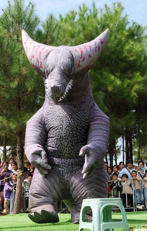 国庆嗨翻天，遛娃又添打卡点！松桃绿宸动物园热闹非凡！