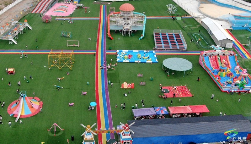 松桃国庆假期欢乐多  游乐园里人气旺