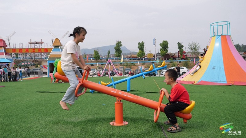 松桃国庆假期欢乐多  游乐园里人气旺