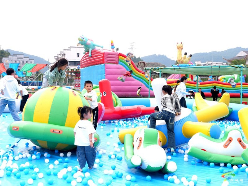 松桃国庆假期欢乐多  游乐园里人气旺