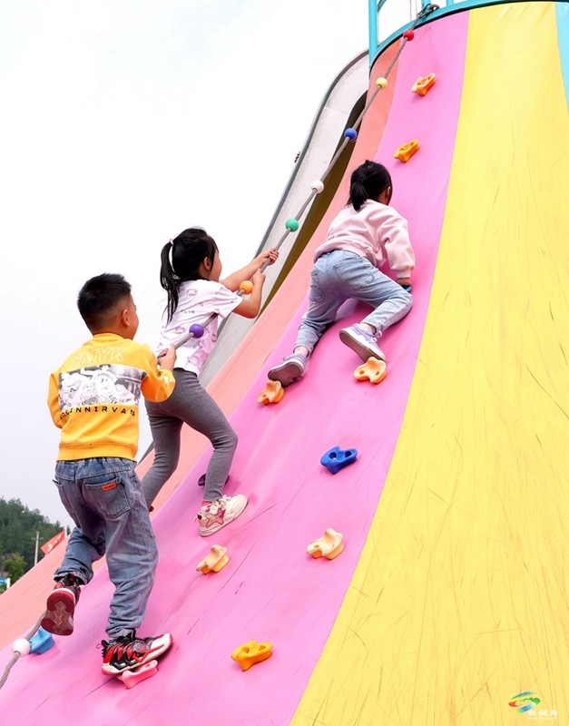 松桃国庆假期欢乐多  游乐园里人气旺