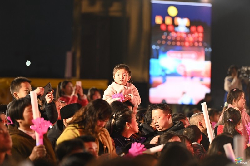 【吃贵州“晚饭”·看松桃村晚】松桃村晚：山货美食与非遗文化碰撞出耀眼火花