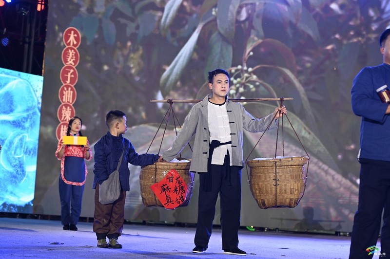 【吃贵州“晚饭”·看松桃村晚】松桃村晚：山货美食与非遗文化碰撞出耀眼火花