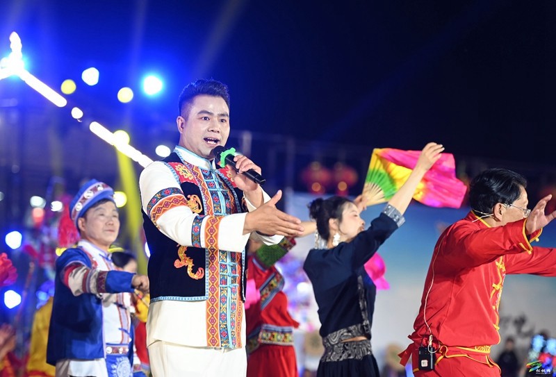 【吃贵州“晚饭”·看松桃村晚】“民”星闪耀 “乡”聚甚欢  第五期村晚好戏连台