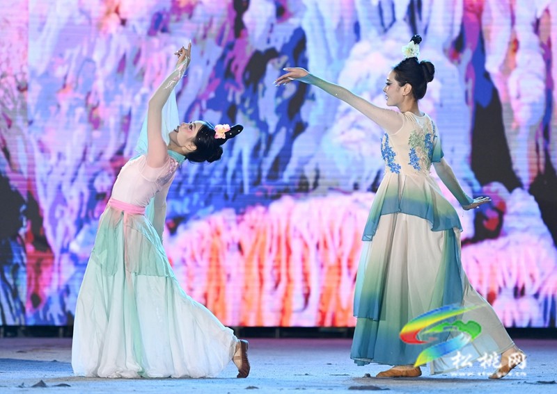 【吃贵州“晚饭”·看松桃村晚】六村“王炸”  对决松桃村晚点燃最炫民族风