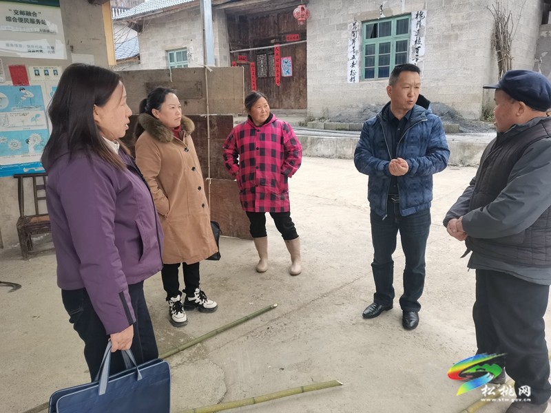 苗寨振兴路上的“多面手”书记 ——记松桃正大镇塘边村驻村第一书记龙建辉