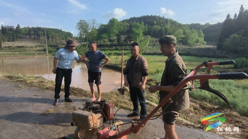 苗寨振兴路上的“多面手”书记 ——记松桃正大镇塘边村驻村第一书记龙建辉