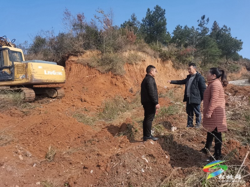 苗寨振兴路上的“多面手”书记 ——记松桃正大镇塘边村驻村第一书记龙建辉