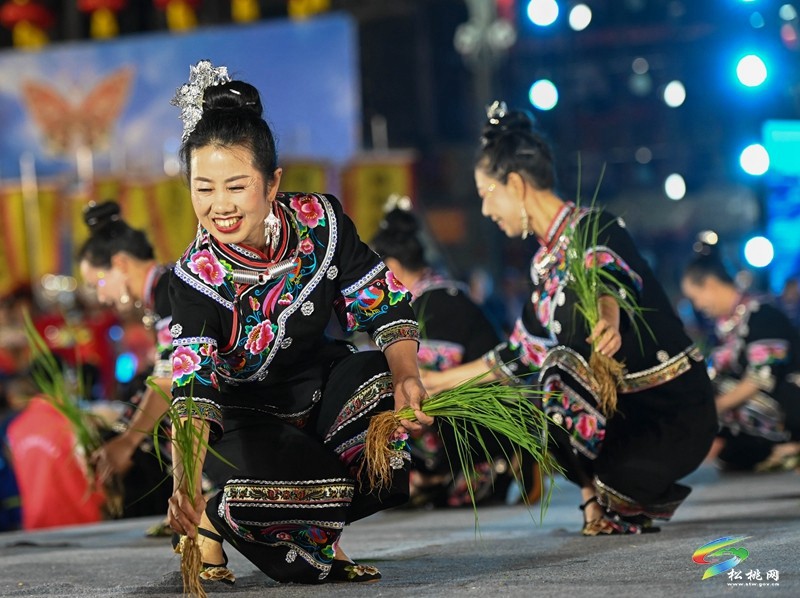 【吃贵州“晚饭”·看松桃村晚】松桃村晚第九期：矮塞与滥泥的激情碰撞 乡村魅力尽显