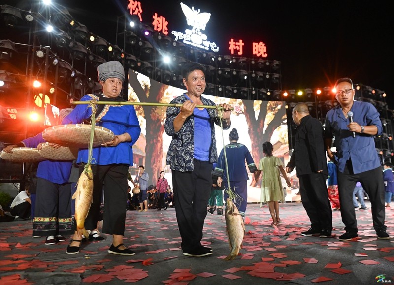 【吃贵州“晚饭”·看松桃村晚】 松桃村晚持续升温：大兴街道与平头镇激情对决