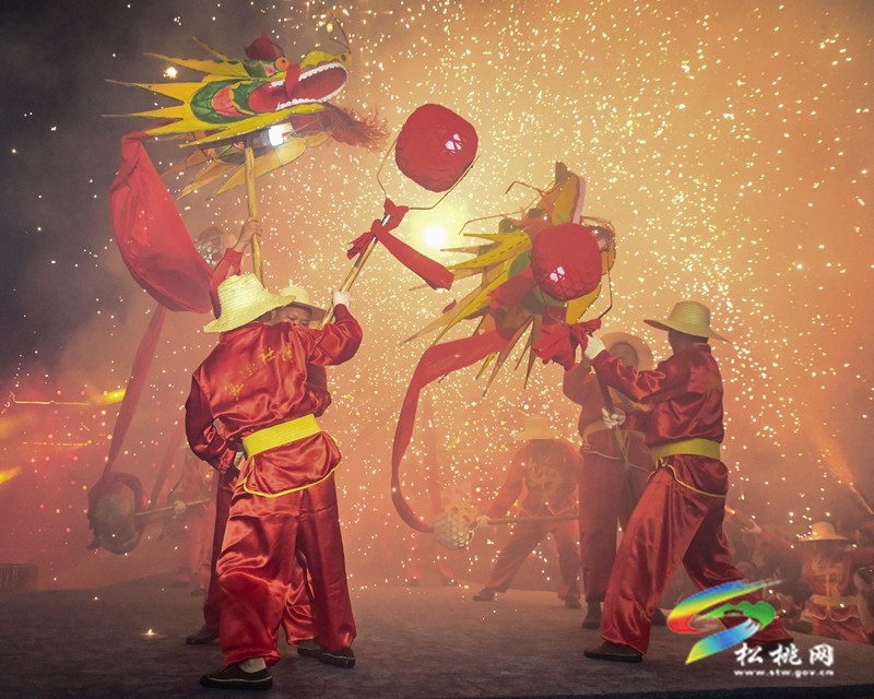 【吃贵州“晚饭”·看松桃村晚】 “松桃村晚2.0”第一期火热开演，全新模式引全民狂欢