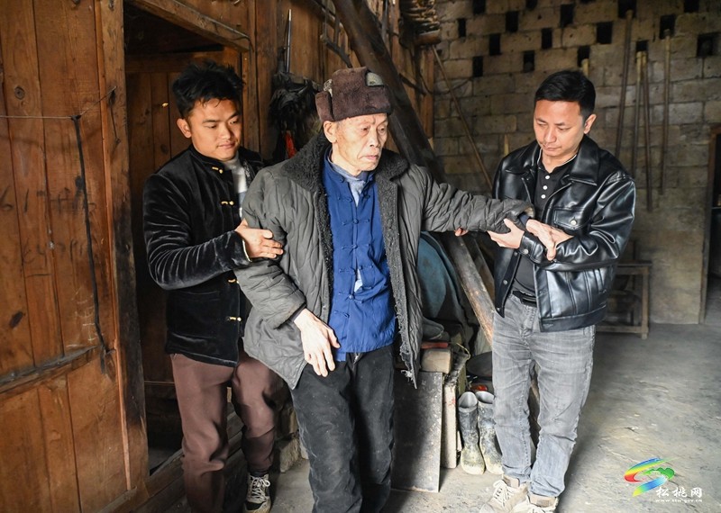 舒易飞：你们陪我长大 我伴你们到老