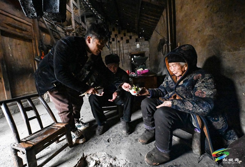 舒易飞：你们陪我长大 我伴你们到老