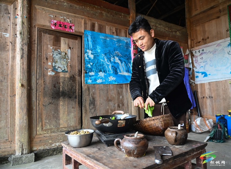 舒易飞：你们陪我长大 我伴你们到老