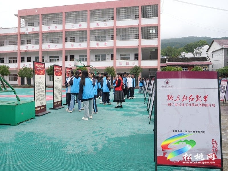 “铸盾强防 薪火相传”国防教育主题活动走进迓驾镇中学