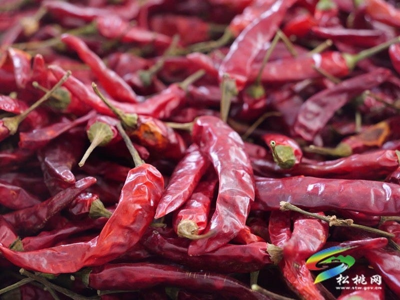 “辣”品进阶！松桃强村富民公司干椒色选冲刺优质市场
