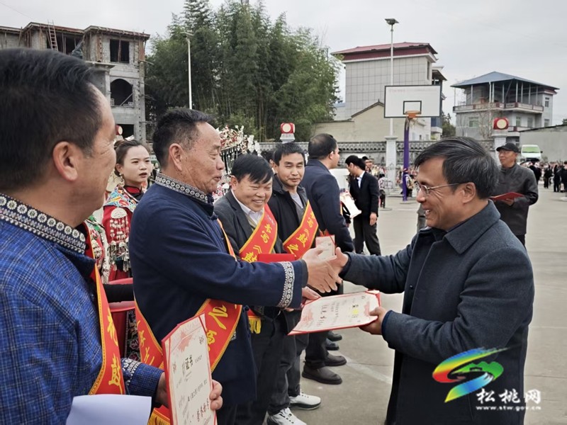 苗鼓传情载乡愁 《鼓之源》新书发布会在正大镇隆重举行