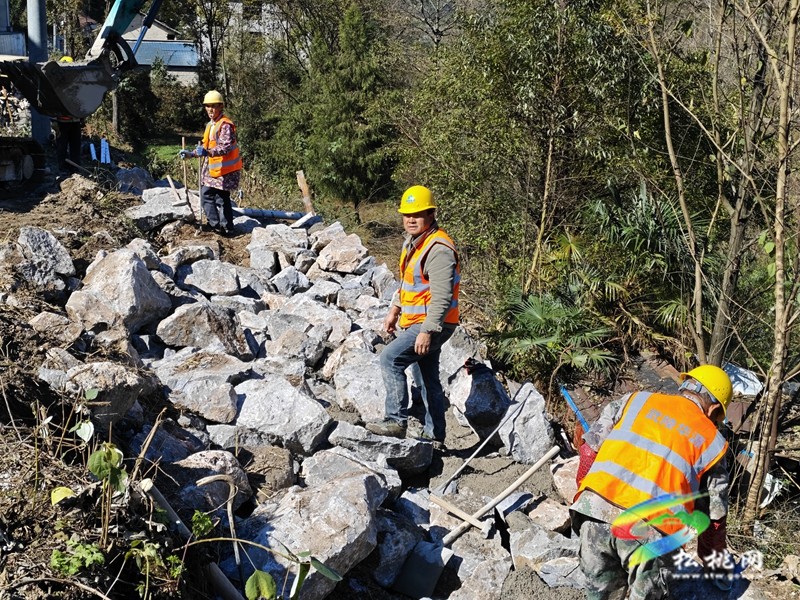 投资600万！松桃盘石镇生态旅游圈交通要道加速建设