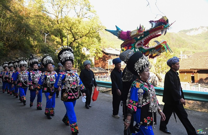 盘石镇响水洞村：举行接龙活动 祈愿村寨安康