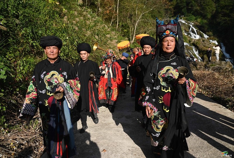 盘石镇响水洞村：举行接龙活动 祈愿村寨安康