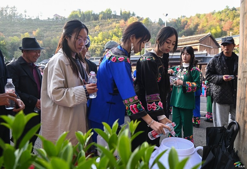 盘石镇响水洞村：举行接龙活动 祈愿村寨安康