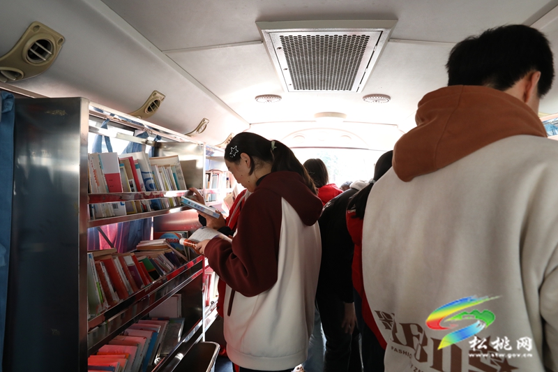 “读经典、学英烈、传薪火”欧百川爱国主义教育活动走进普觉镇中学