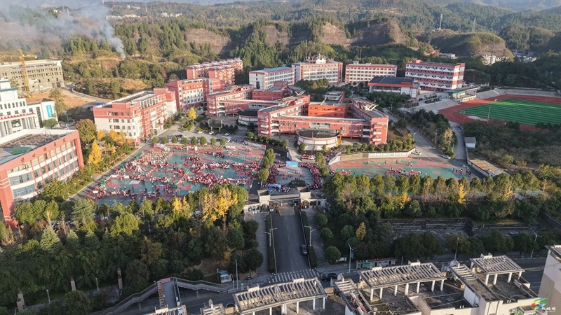 县第三高级中学举办首届社团嘉年华活动