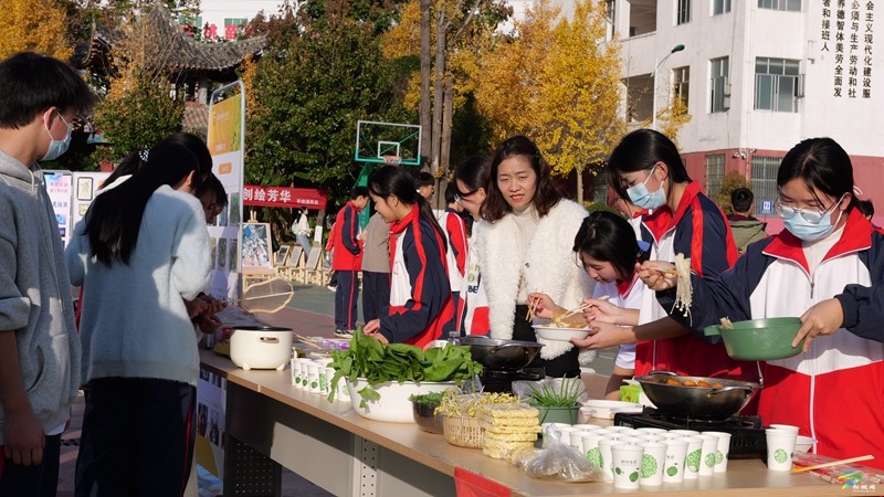 县第三高级中学举办首届社团嘉年华活动