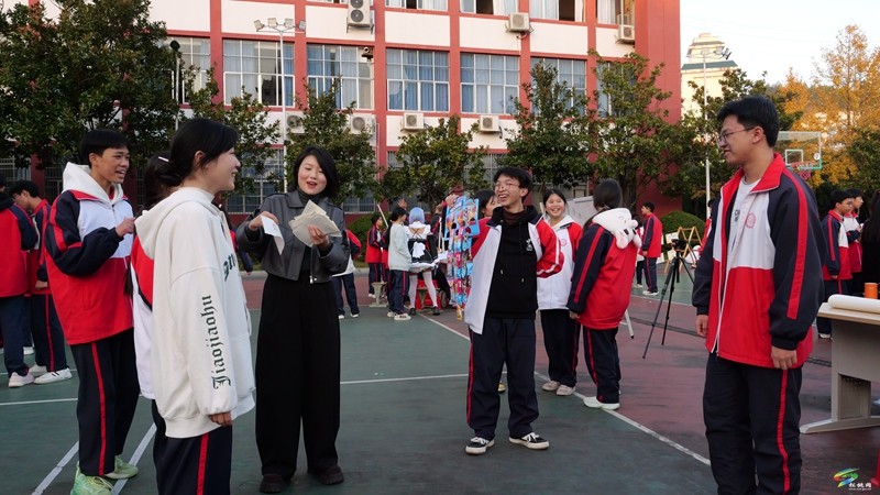 县第三高级中学举办首届社团嘉年华活动