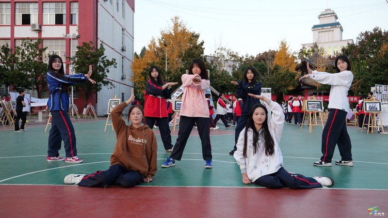 县第三高级中学举办首届社团嘉年华活动
