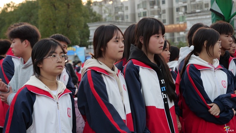 县第三高级中学举办首届社团嘉年华活动