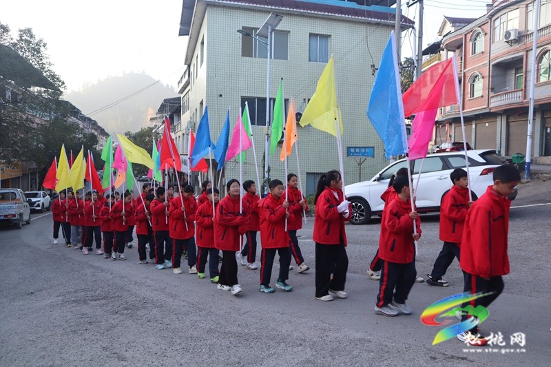 妙隘乡完小举办第 25 届学生田径运动会