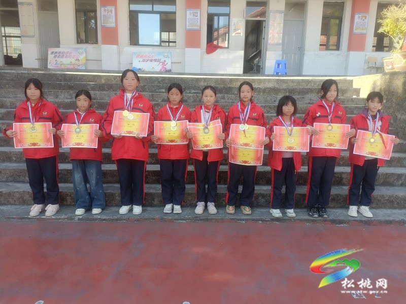 妙隘乡完小举办第 25 届学生田径运动会