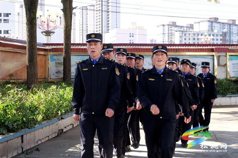 强作风 精技能 树形象——2025年度县城市综合执法局队伍队列会操“大比武”举行