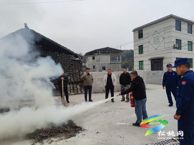 冬季防火护村寨！县消防救援大队深入辖区重点村寨开展消防安全宣传演练