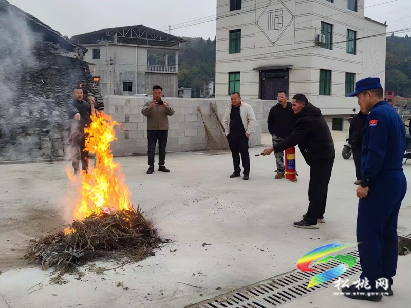 冬季防火护村寨！县消防救援大队深入辖区重点村寨开展消防安全宣传演练
